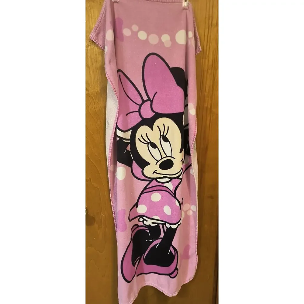 1543.  Pink Minnie Mouse Bath Towel Disney